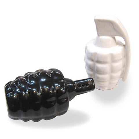 Free Shipping - 2PCS Grenade Salt and Pepper Shakers